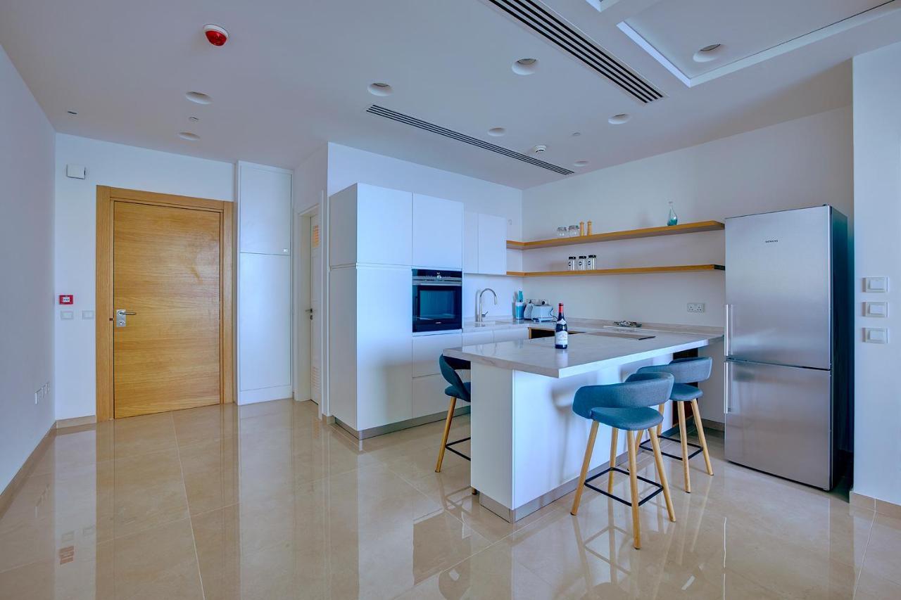 Luxurious Apt With Ocean Views And Pool In Tigne Point Слима Экстерьер фото